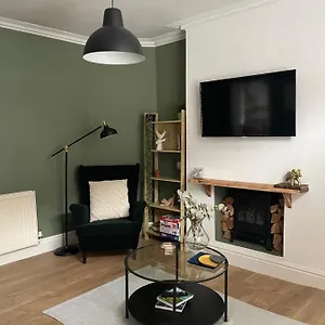 Hoole House- Bright And Modern 2 Bedroom House, Close To Train Station And The Centre Chester
