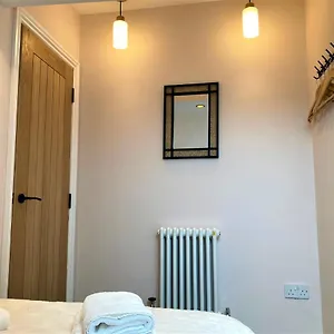 Apartment Escape 2 Unwind, Minster Retreat - Sleeps 5, York